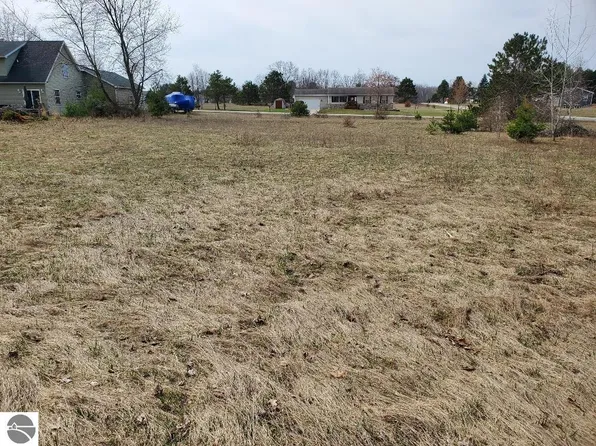 1034 Pyrenees Dr, Weidman, MI 48893