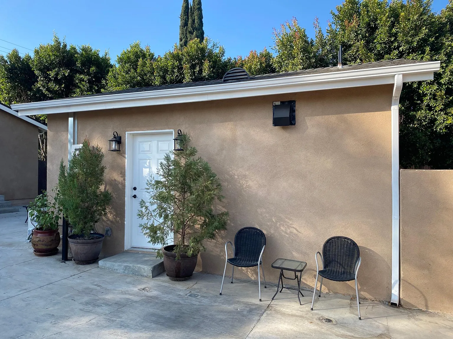 Studio, 400 sqft, $1,575 — Photo 1