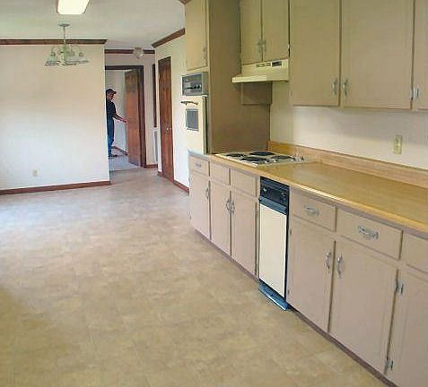 Huge, functional kitchen