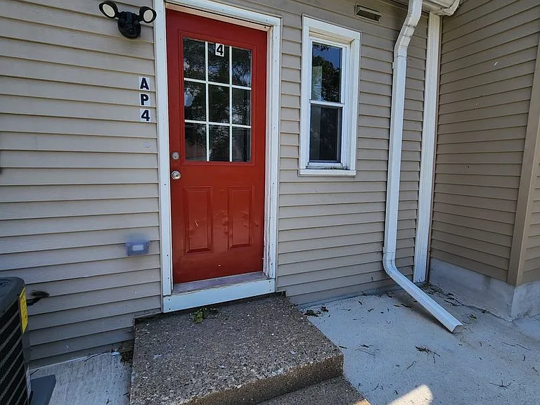 613 E Robinson St — Photo 2