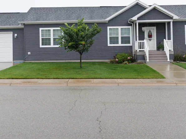 11761 Townsquare Blvd NE, Rockford, MI 49341