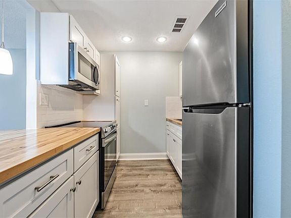 5th image of 233 S McMullen Booth Rd APT 43