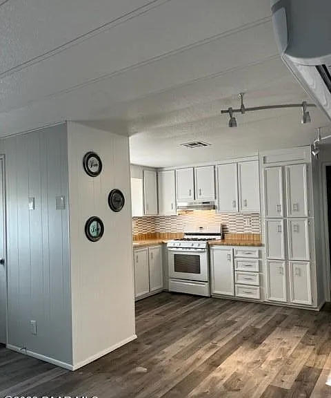 982 Pike Pl — Photo 6