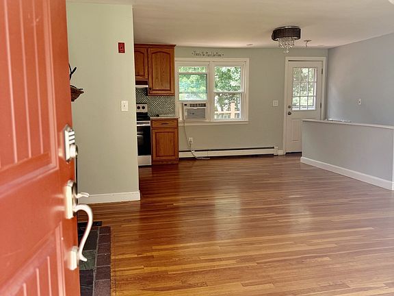 5th image of 57 Laurel Ln
