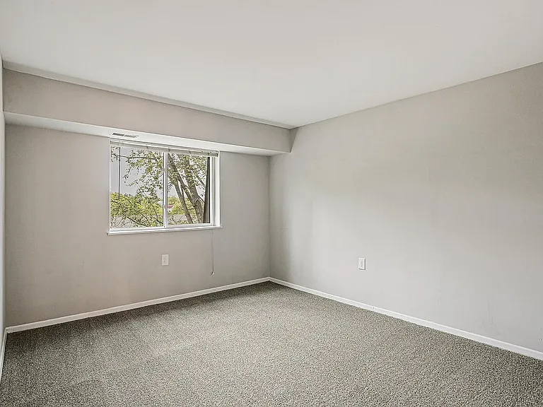 Meadow Creek Apartments — Photo 10