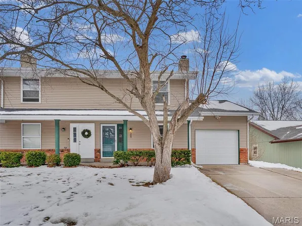 309 Della Dr, Saint Peters, MO 63376