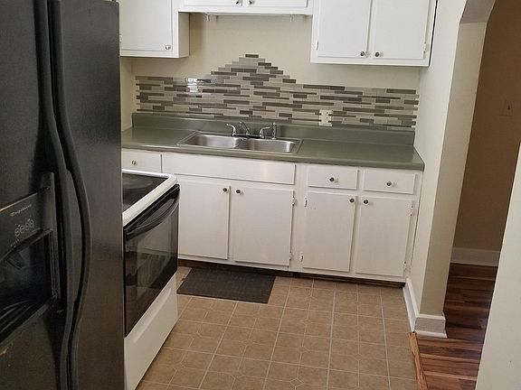 Nice, spacious side by side refridgerator