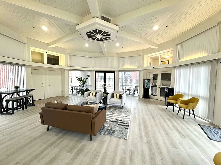 Bella Vista — Photo 13