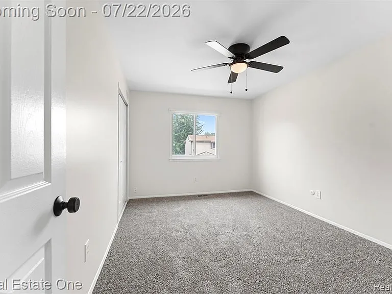 15588 Dupage Blvd — Photo 12