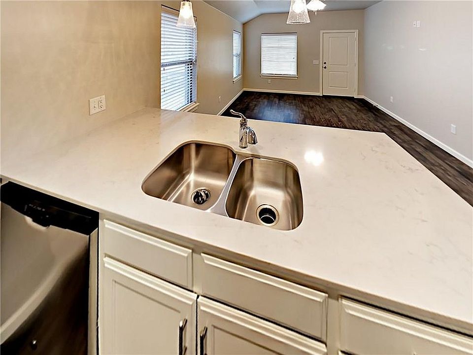 1st image of 426 Vail Cir #0