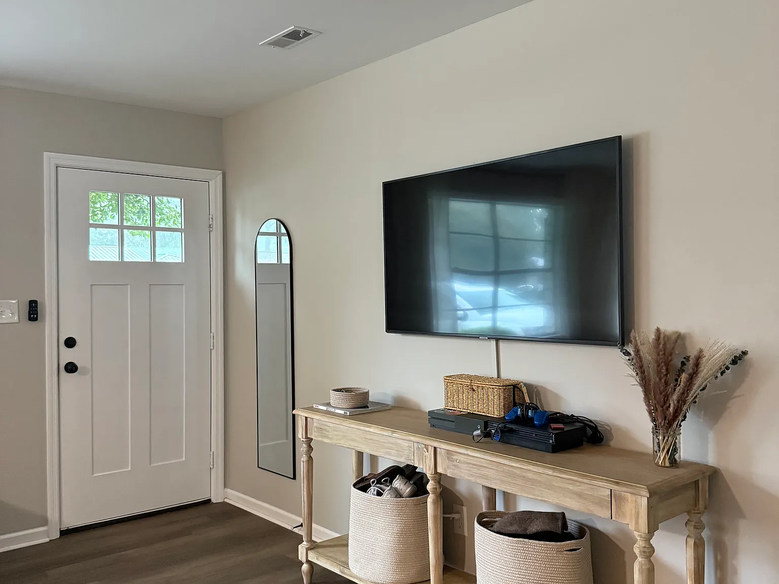4 bed, 1456 sqft, $2,995 — Photo 3
