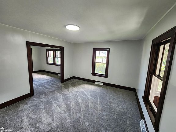 5th image of 508 1st St NE