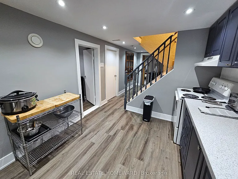 715 Pharmacy Ave — Photo 10
