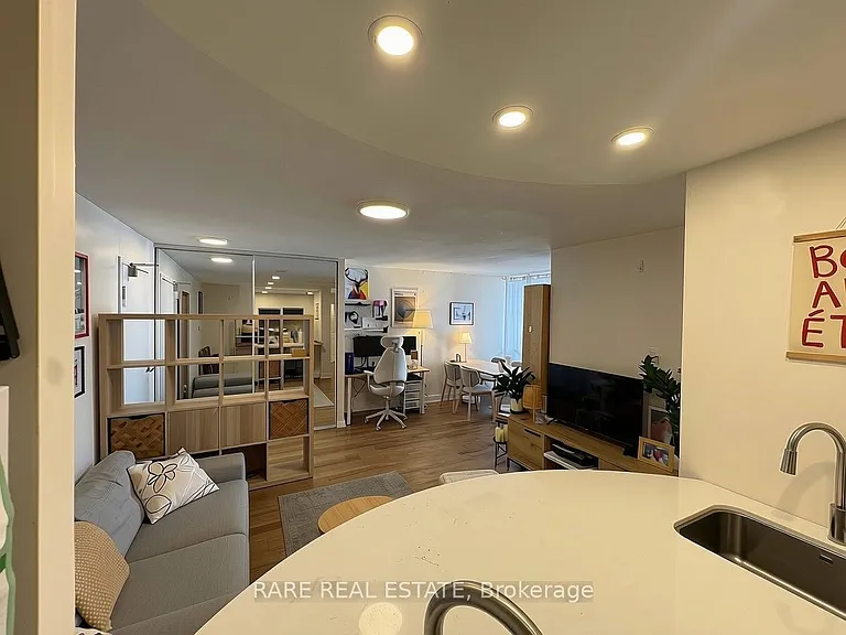 105 McCaul St #704 — Photo 3