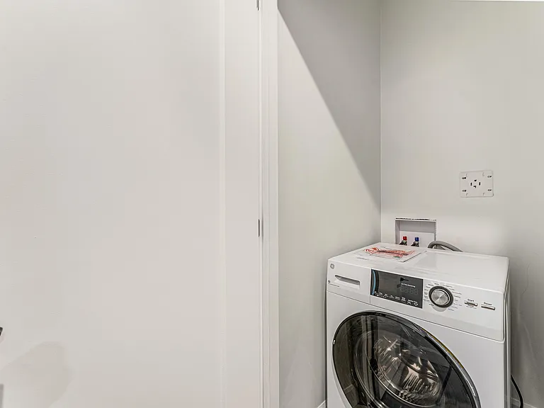 845 B Woodroffe Ave #C — Photo 11