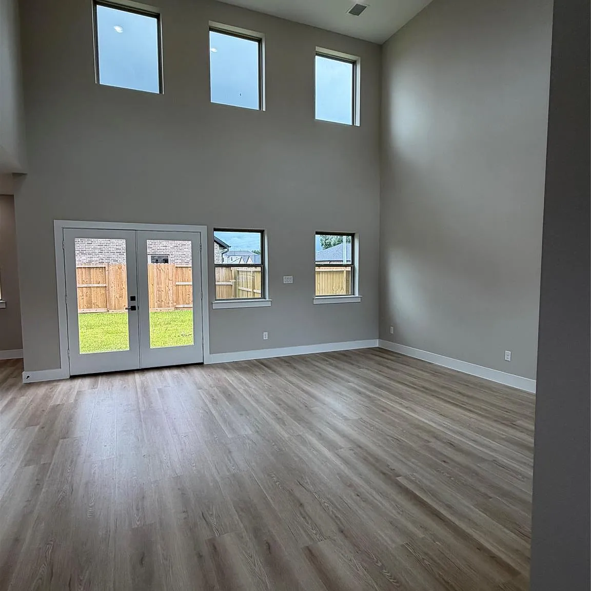 3 bed, 2.5 bath, 2243 sqft, $2,700 — Photo 4