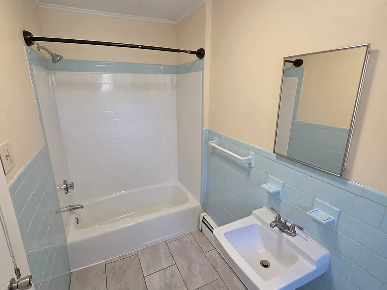  9 Sue St 2-Floor 3b/1b Heatincluded Newfloors Freshpaint Catsok! Prkg — Photo 11