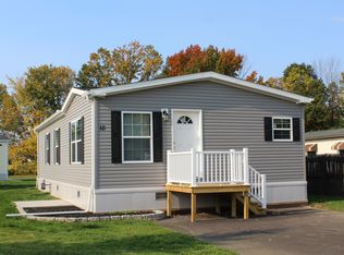 10 Crestwood Dr, Lockport, NY