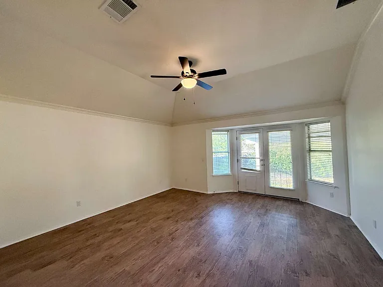 6106 Skahan Ln — Photo 15
