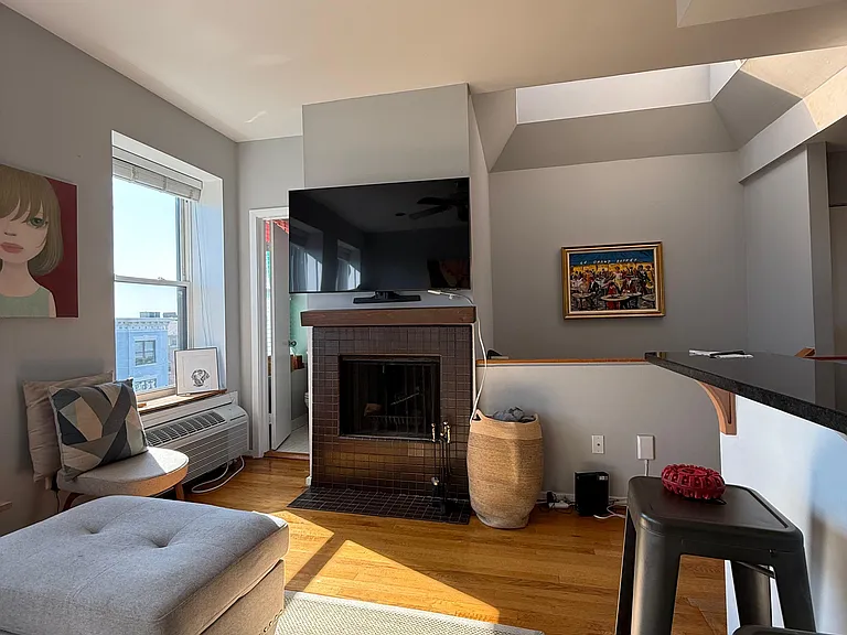2300 18th St NW — Photo 5