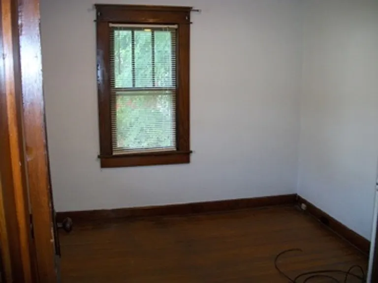 1427 N Kinser Pike — Photo 6