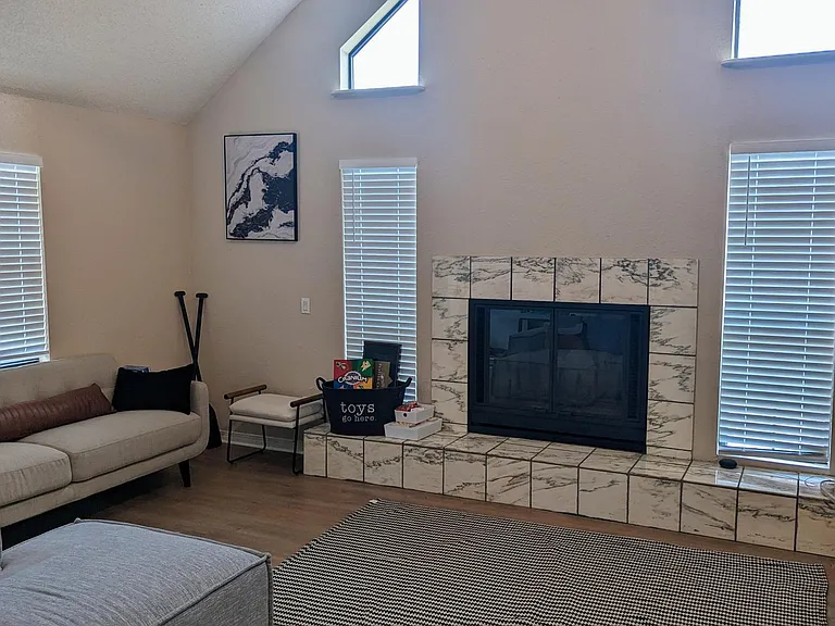 2343 Grand Oaks Ln — Photo 3