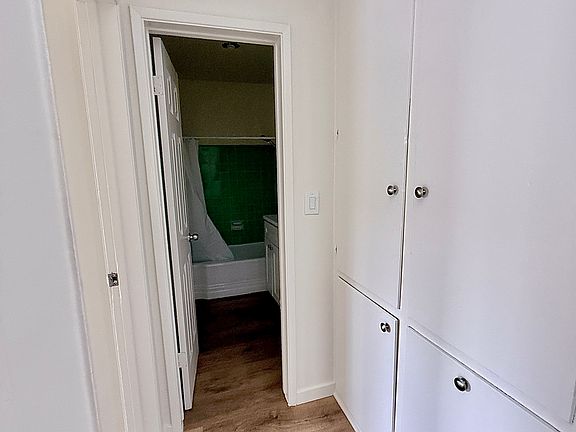 3rd image of 15832 Vanowen St APT 1