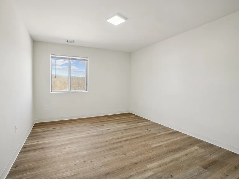 Mountain View Apartments — Photo 24