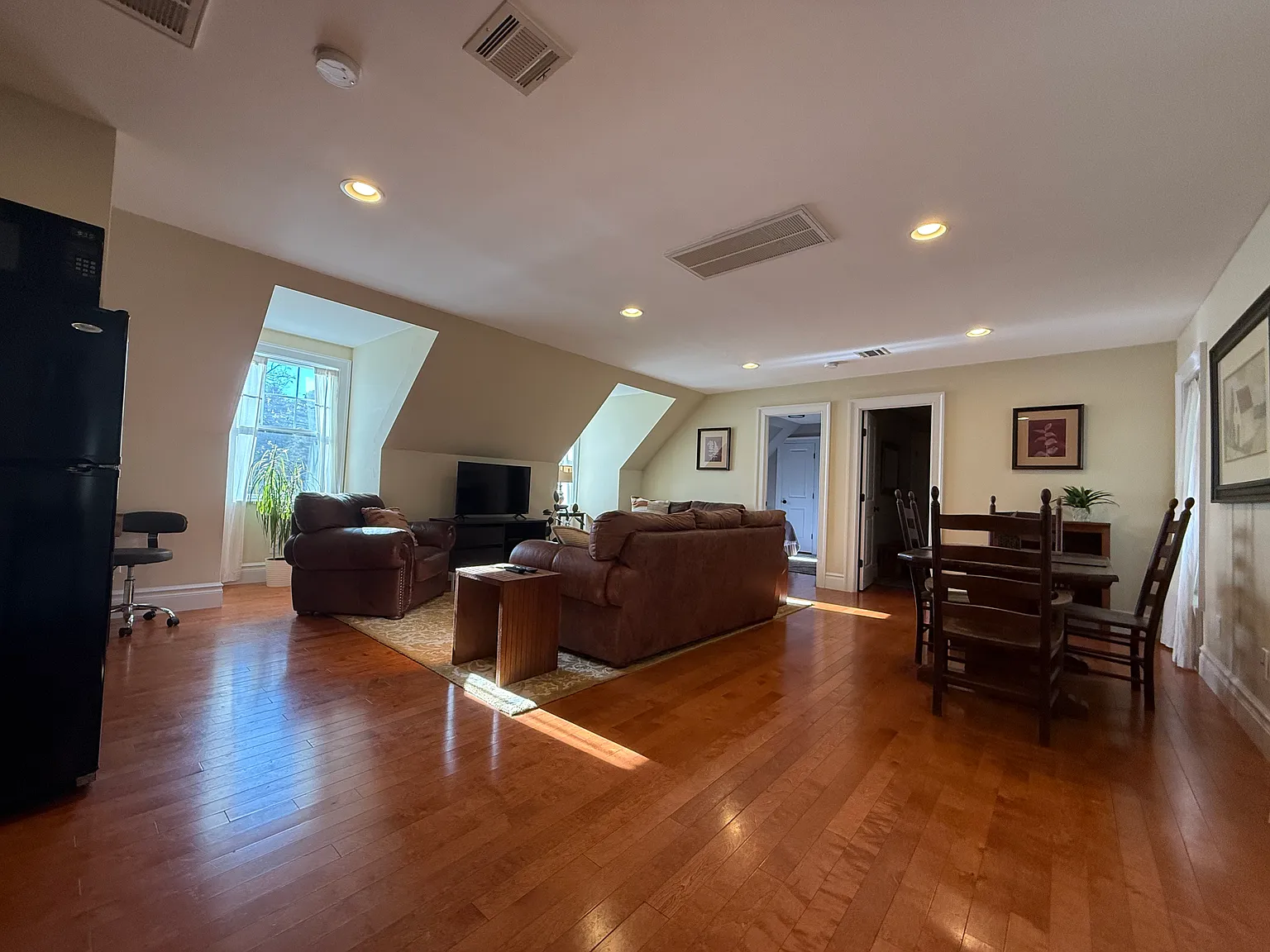 2 bed, 1100 sqft, $4,500 — Photo 4