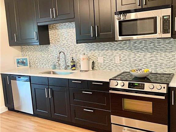 3rd image of 503 Monterey Blvd NE APT 4