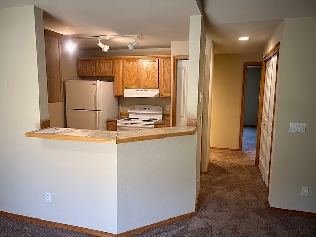 2 bed, 883 sqft, $1,895 — Photo 1