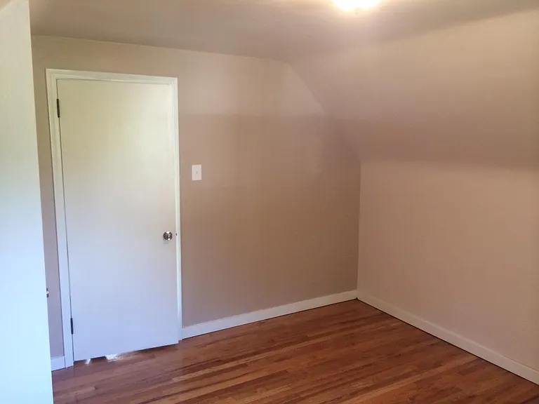 1041 Broughton Rd — Photo 3