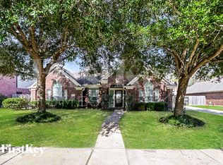 2870 Wimbledon Ln, Friendswood, TX 77546