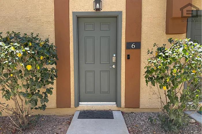 2727 N Price Rd #6 — Photo 1