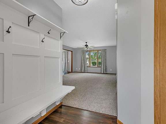 4th image of 914 Willow Grove Cir