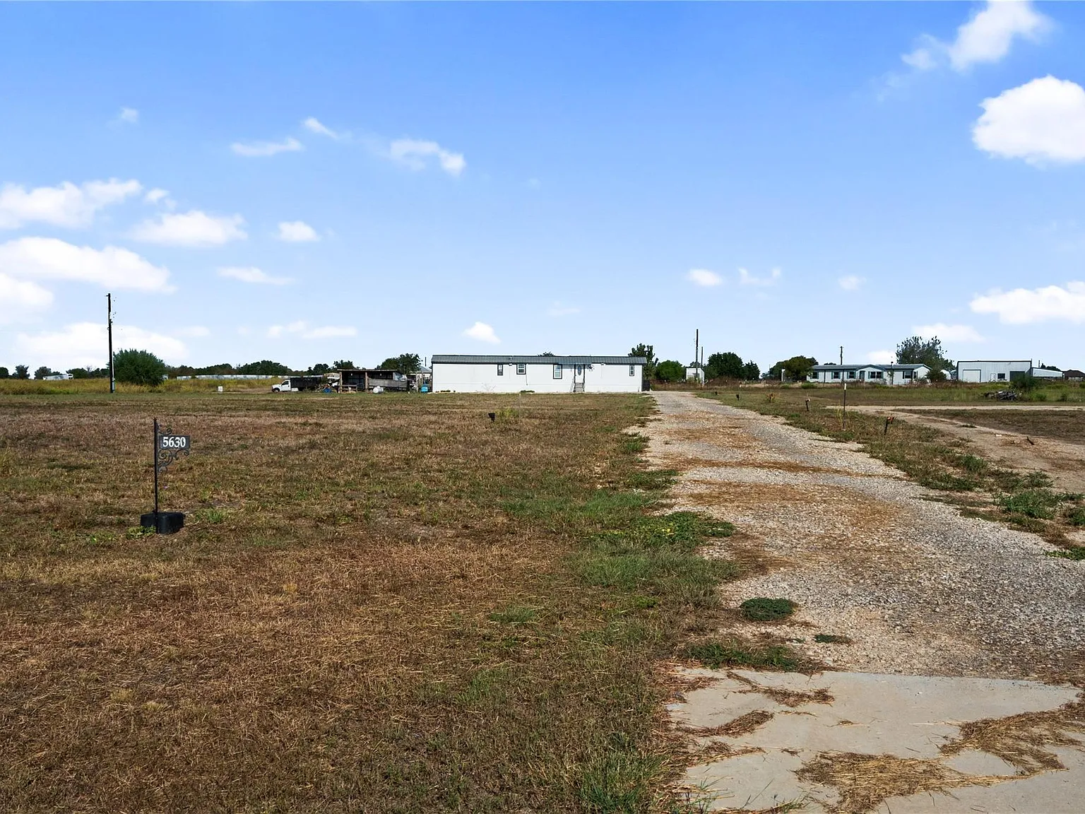 3 bed, 2.0 bath, 1170 sqft, $1,500 — Photo 2