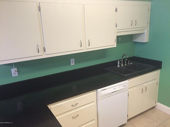 5th image of 214 Bradford Dr