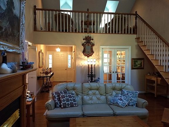 3rd image of 345 Clark Point Dr