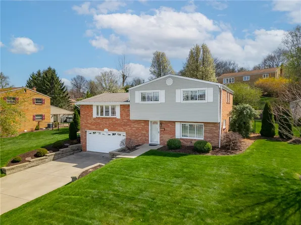 136 Spartan Dr, Bethel Park, PA 15102