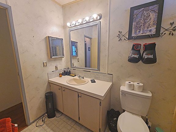 2nd image of 78 Fountain Dr