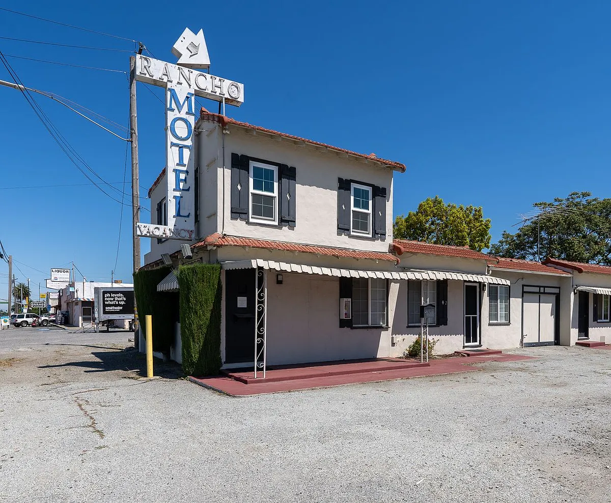 Building Photo - 19040 Monterey Rd
