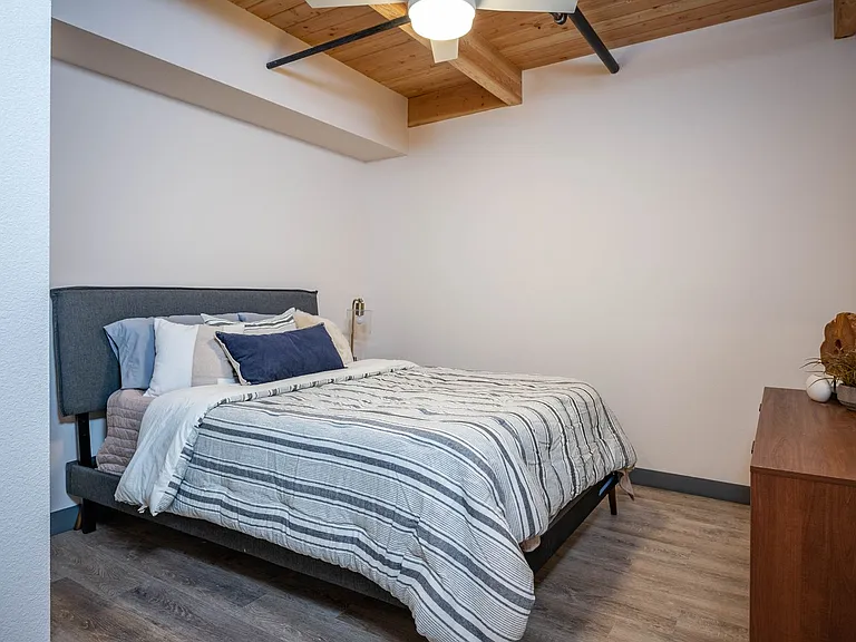 Dean River Apartments — Photo 59