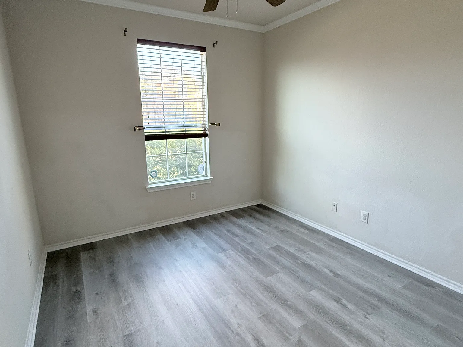 5 bed, 3204 sqft, $3,800 — Photo 2