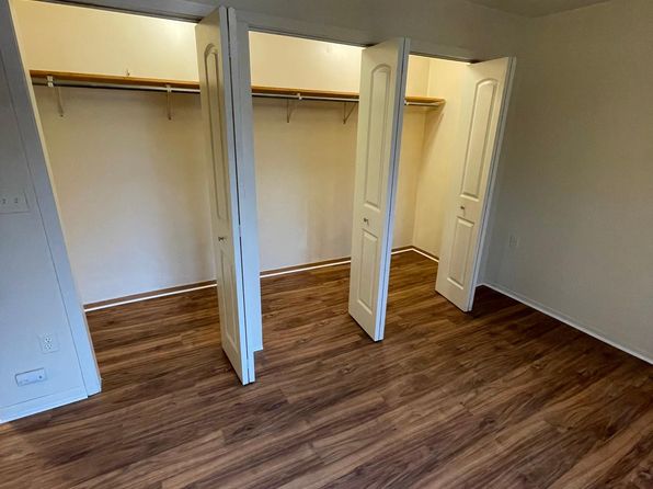 909 S College St #8
