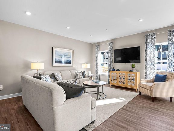 4th image of 2534 Admiral Ln