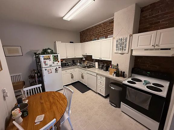 4th image of 11 Stearns Rd APT 1