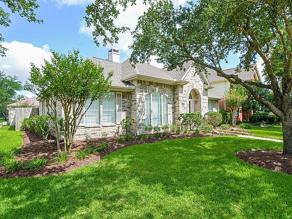 4th image of 1723 Crescent Green Dr