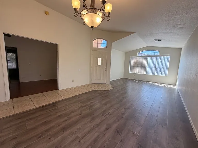 15435 S 44th Way — Photo 3