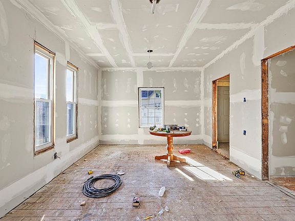 4th image of 73-75 Hall St