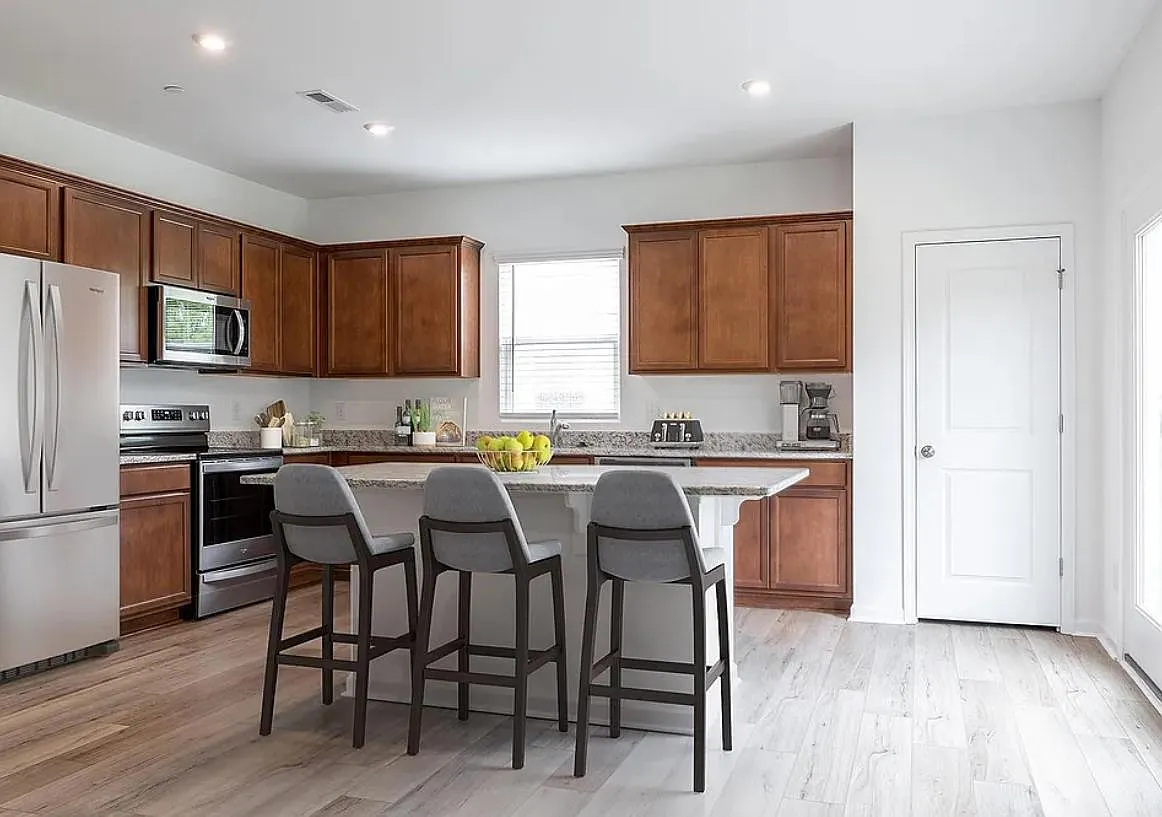 1504 Rhodes Pond St — Photo 4
